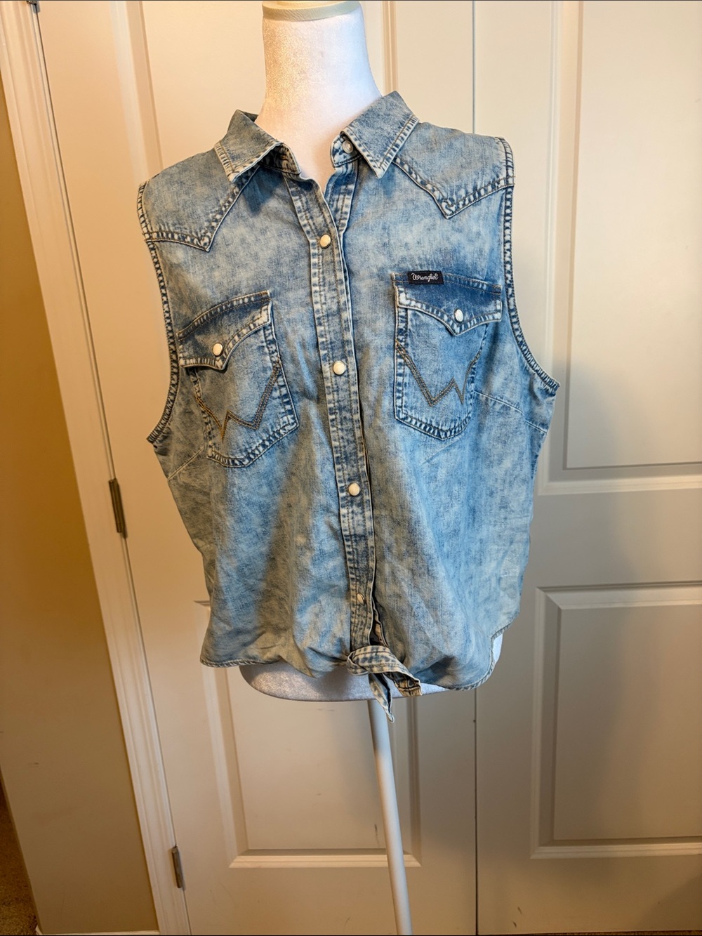 Wrangler Light Blue Acid-Wash Denim Sleeveless Button-Up